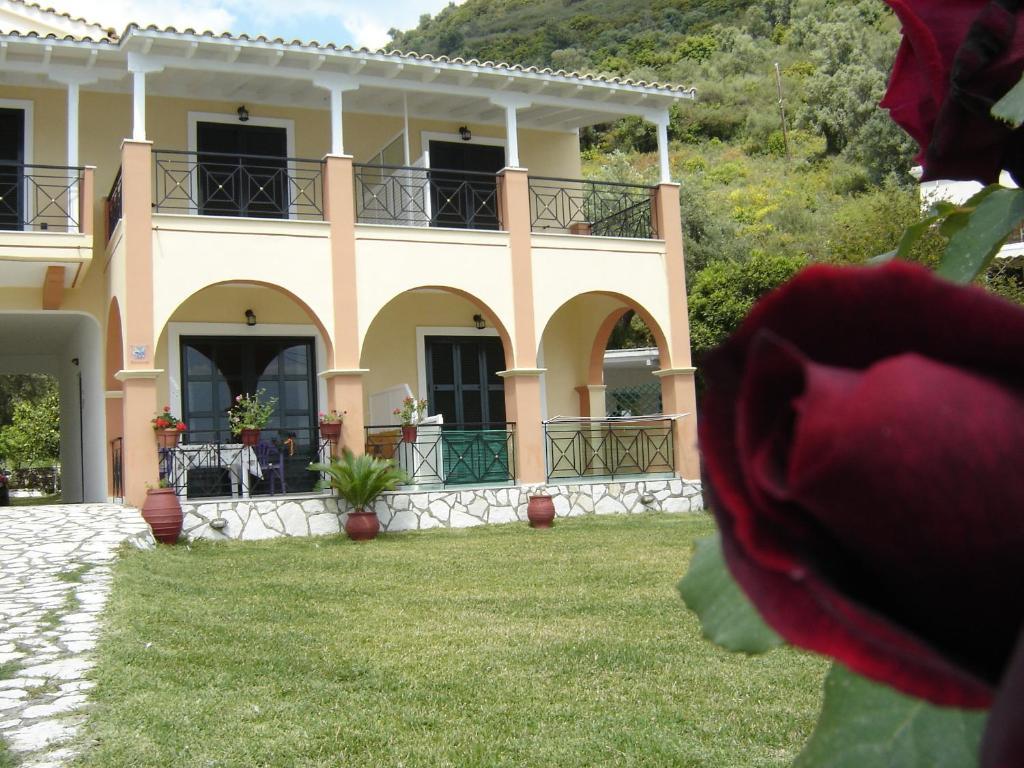 Captain Nick Aparthotel Mikros Gialos Exterior photo