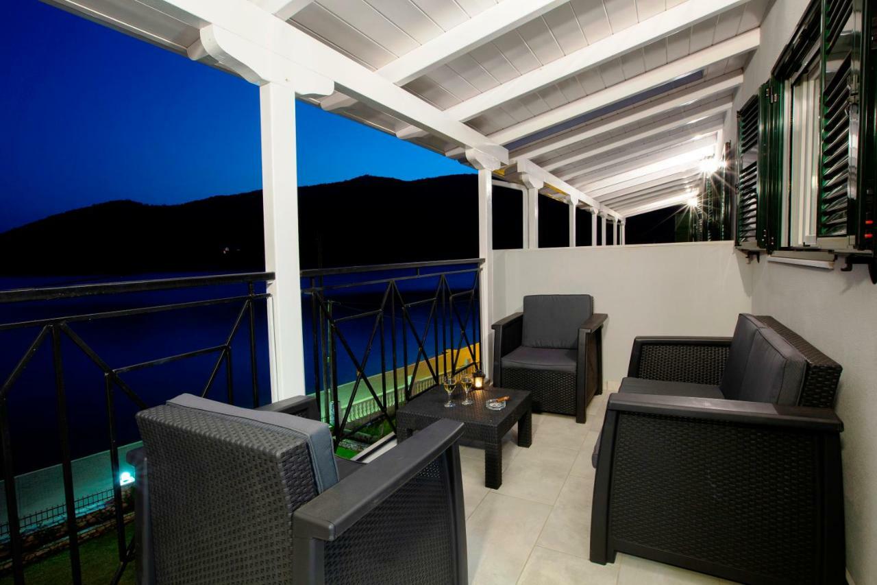 Captain Nick Aparthotel Mikros Gialos Exterior photo